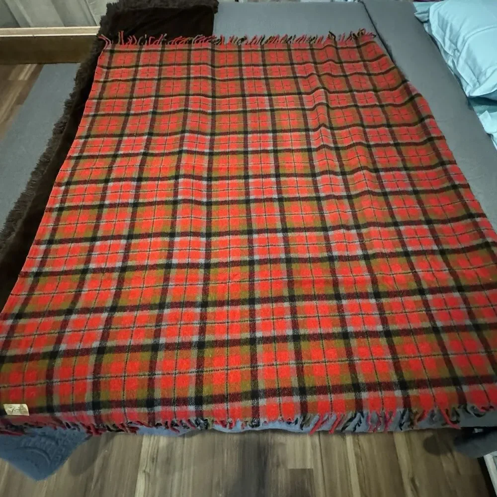 Vtg 58x51  Faribo Fluff-Loomed Wool Plaid Blanket Faribault Woolen Mill USA